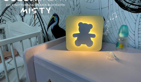 Una camera da letto con un proiettore per le storie della buonanotte in  realtà virtuale
